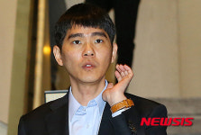 알파고, 이세돌 상대로 3수째 소목…전투 바둑