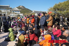 출입 통제된 신청사 1층 전시장