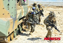 2016 쌍룡훈련, 상륙하는 한미 해병대원들
