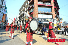 청주 성안길 찾은 서울랜드 고적대