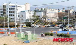 중구청지하차도 위 교통섬 조성