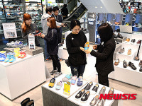롯데百, 부산 신발 슈즈 플러스 성공적으로 안착