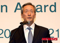 인사말하는 정몽준 아산사회복지재단 이사장