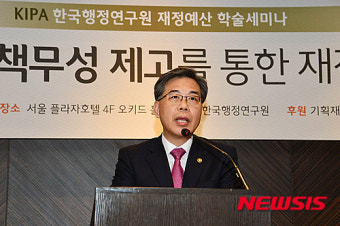 축사하는 송언석 차관