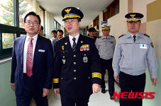 신도초등학교 찾은 강신명 청장