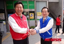 이화동 주민센터서 만난 오세훈-정세균
