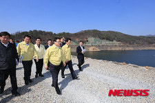 경천저수지 둘러보는 이동필 장관