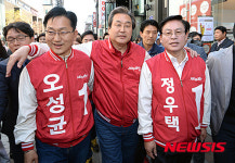 청주 성안로 거리 걷는 김무성 대표와 후보들