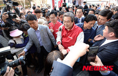 김무성 보자 성안로 거리로 나온 시민들