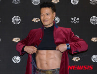 [단독]건강전도사 아놀드 홍, 사기·업무방해 혐의 피소