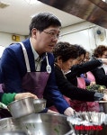김홍걸, 어르신 맛있게 드세요