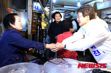 할머니에게 조해진 한표 부탁하는 유승민