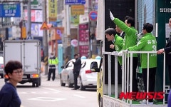 하남시민들에게 인사하는 안철수 공동대표
