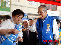 제천 시장 찾은 김종인 대표 어묵 한입
