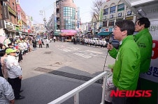 마천시장 찾아 지원 유세하는 안철수