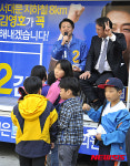 김영호 후보, 어린이들에게 인기 만점