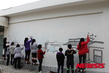 웃다리문화촌, 벽화그리기로 금각분교 유년 회상