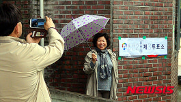 봄꽃 대신 투표장에서 한컷