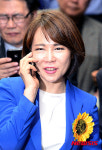 [20대총선]축하전화 받는 전현희