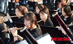 연세로에 울려퍼진 선율