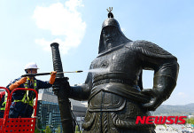 푸른 하늘 아래 목욕 재개