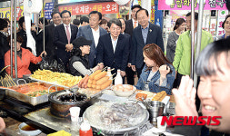천안 남산전통중앙시장 방문한 국민의당 안철수 대표