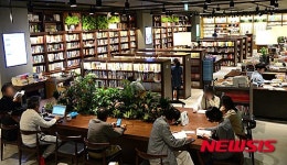 교보문고, 카페형 북카페 개점