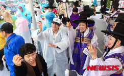즐기는 어르신들