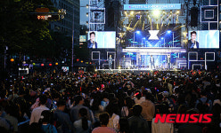 C-페스티벌 2016 K-POP 콘서트 즐기는 시민들