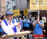 금천구청장, 재활용정거장 홍보위해 엿장수 되다