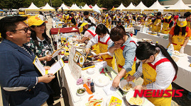 온 가족이 함께 요리하며 추억 만들어요!