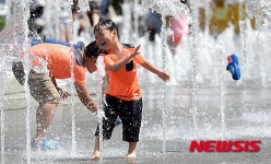 신발도 벗어 던지고