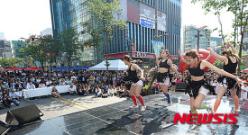 신촌에서 펼쳐진 댄스배틀