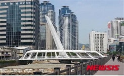 부산시, 동천 명품보행전용교량 골든 브리지’ 완공