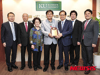 조흥원 원일목장 대표 건국대에 장학금 기부