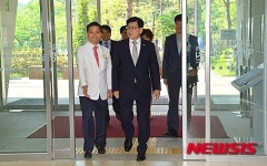 강남구립행복요양병원 찾은 정진엽 장관