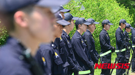 시신 발견 장소 주변 경계서는 경찰