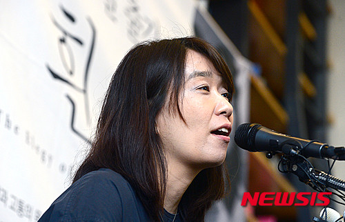 한강 작가, 노벨문학상 수상 후 기자간담회 현지에서 성료