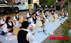 영월미디어기자박물관 작은산골음악회 공연