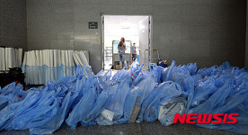 복도에 나온 19대 의원들의 물품들