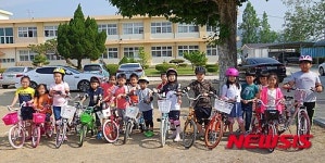 [뉴시스 앵글]충주 중앙탑초등생 자전거 면허 따요