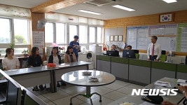 박종훈 경남도교육감, 통영 사량초 및 사량중 여교사와 간담회