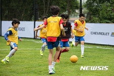 쉐보레-초록우산 어린이재단 풋살 경기장 기증식
