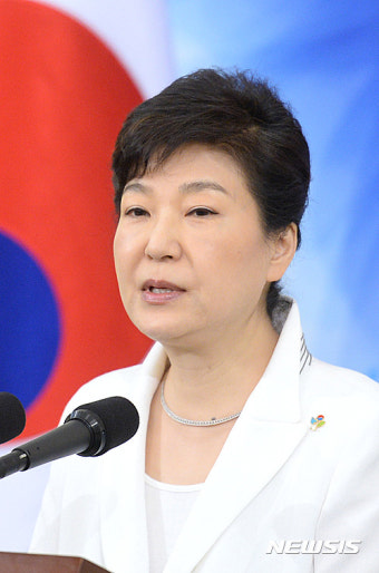 국가유공자, 보훈가족과의 오찬 인사말하는 박 대통령