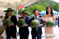 고창수박 홍보하는 고창홍보대사들