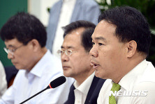 정운호 게이트 수사와 관련해 모두발언하는 이용주 의원