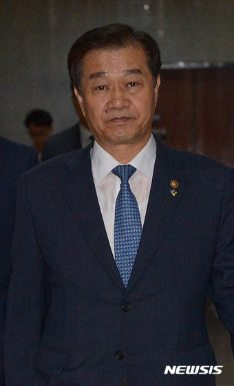 국민의당 향하는 황인무 국방부 차관