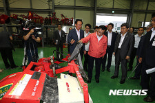 고성군 농업기술센터 방문한 이동필 장관