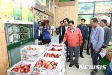 이동필 장관 자인농협산지유통센터 방문