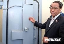 주민대피시설 살펴보는 홍윤식 장관